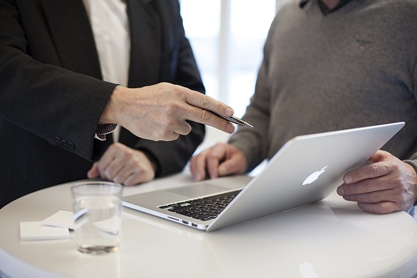 Menschen am Laptop